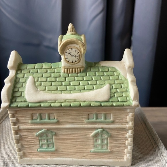 Vintage Wang"s International Ceramic Village City Hall, can be lit. - Picture 3 of 9